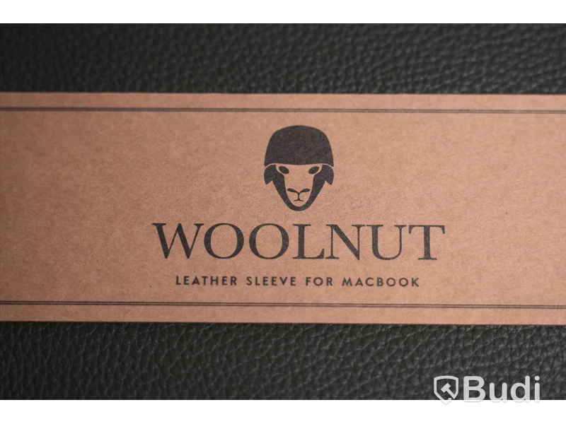 Läderfodral för MACBOOK PRO / WOOLNUT / 16-INCH